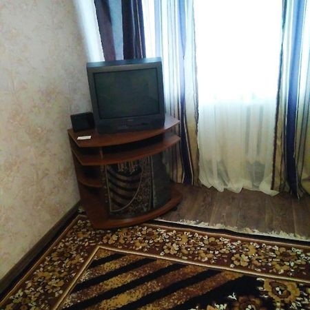Двухкомнатная Квартира В Центре Okhtyrka Esterno foto