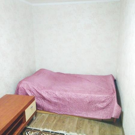 Двухкомнатная Квартира В Центре Okhtyrka Esterno foto