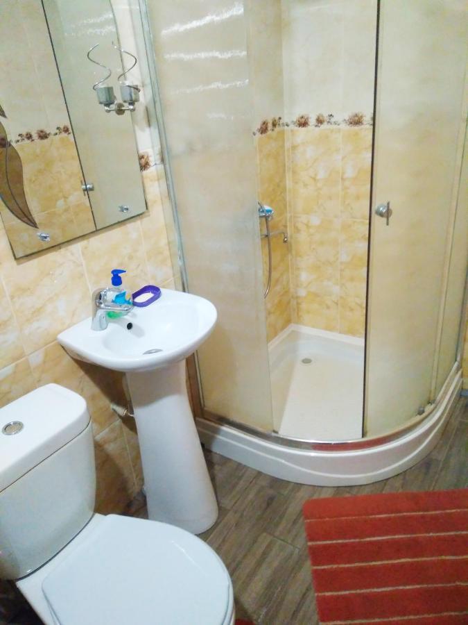 Двухкомнатная Квартира В Центре Okhtyrka Esterno foto