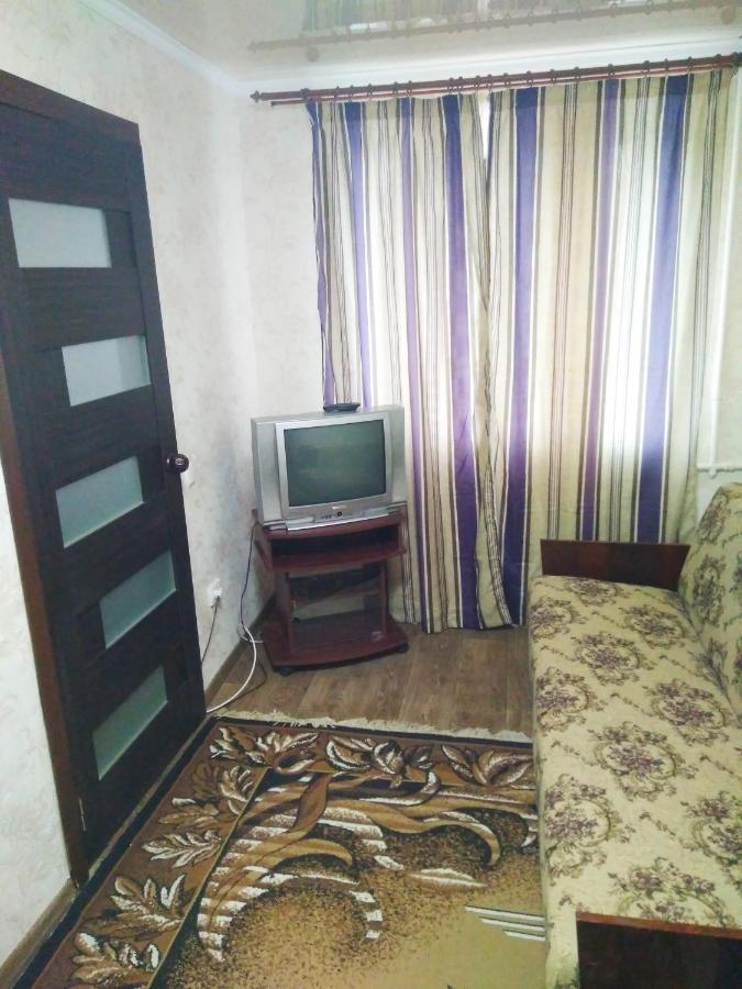 Двухкомнатная Квартира В Центре Okhtyrka Esterno foto