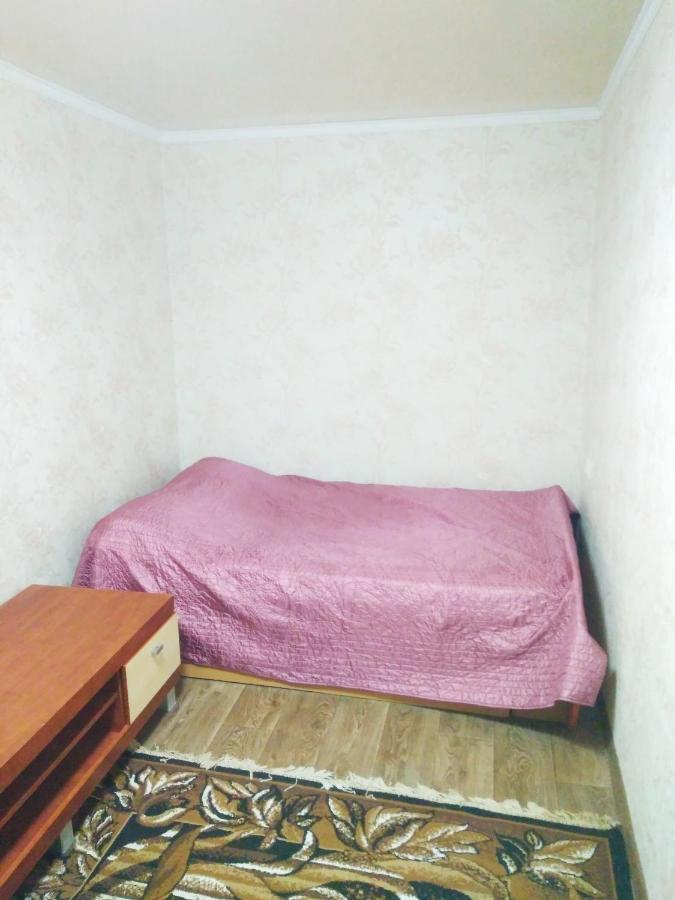 Двухкомнатная Квартира В Центре Okhtyrka Esterno foto
